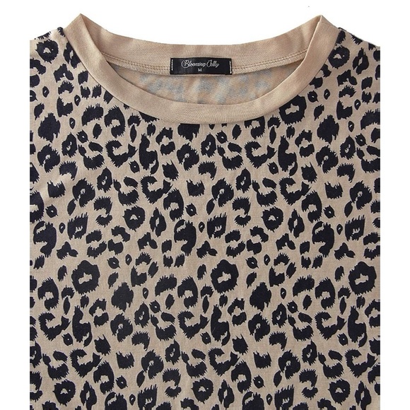 BLOOMING JELLY | Leopard Crewneck T-Shirt - Picture 4 of 5
